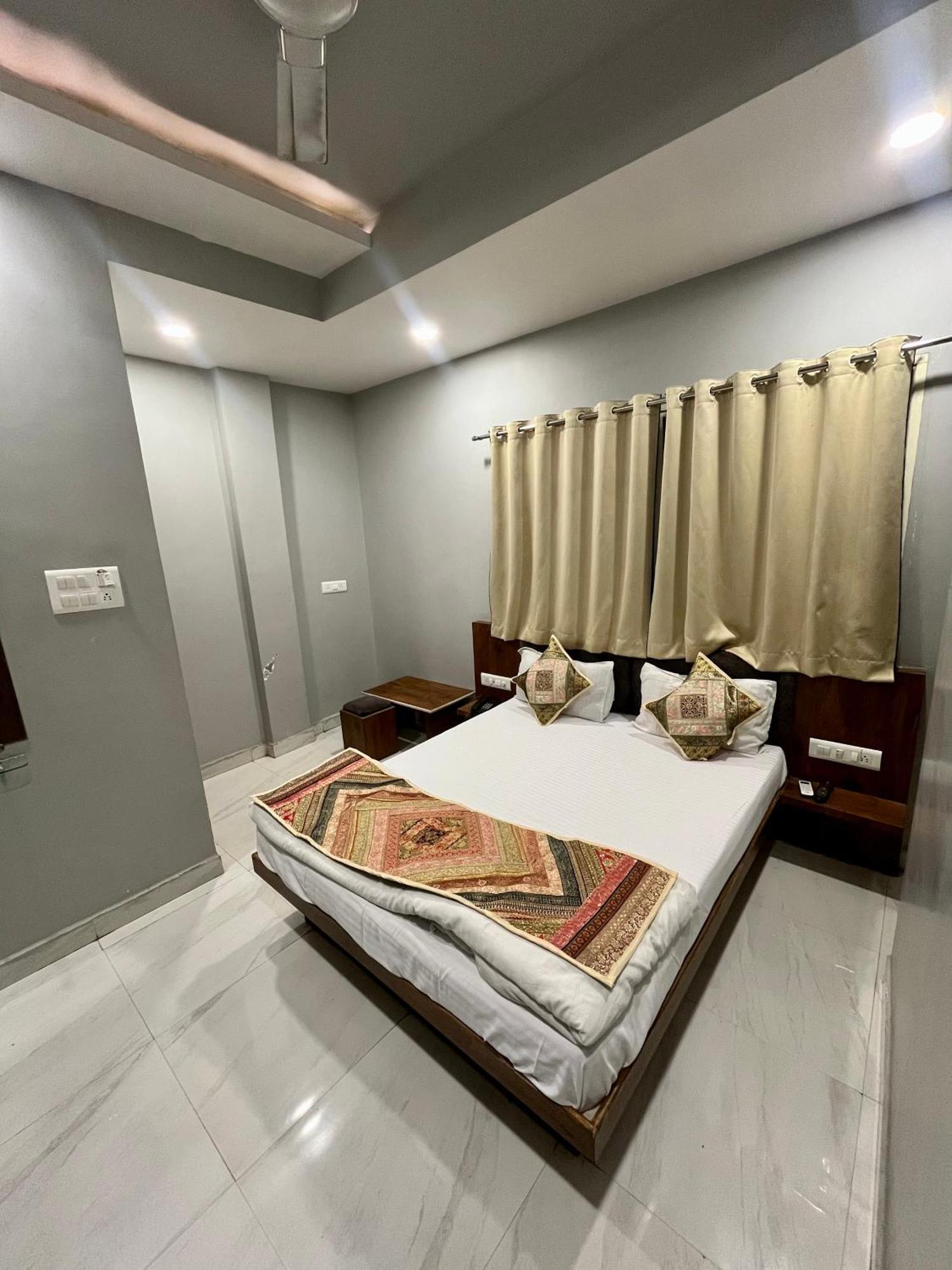 Hotel Shankar Ujjain Exterior photo